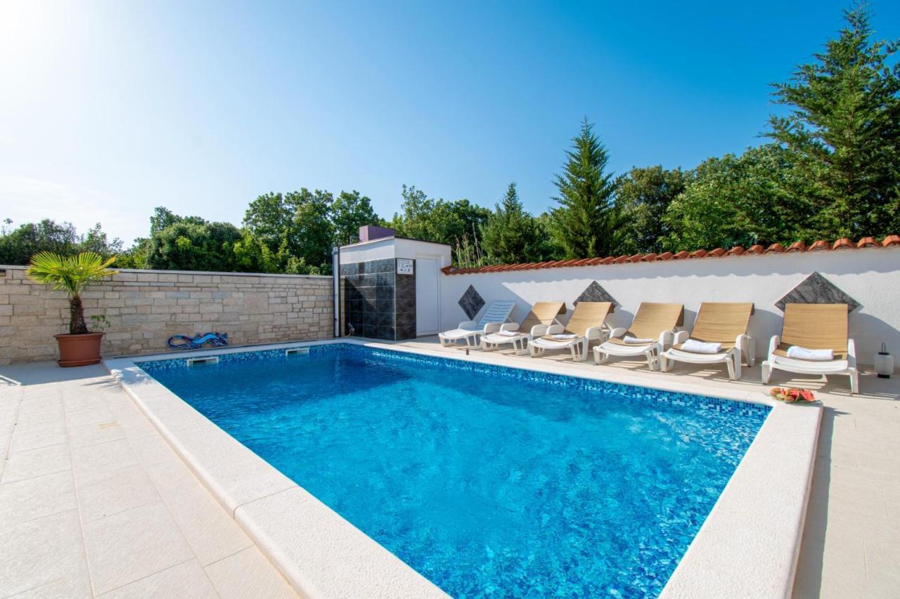 Apartments With Pool In Pula,Croatia Dış mekan fotoğraf