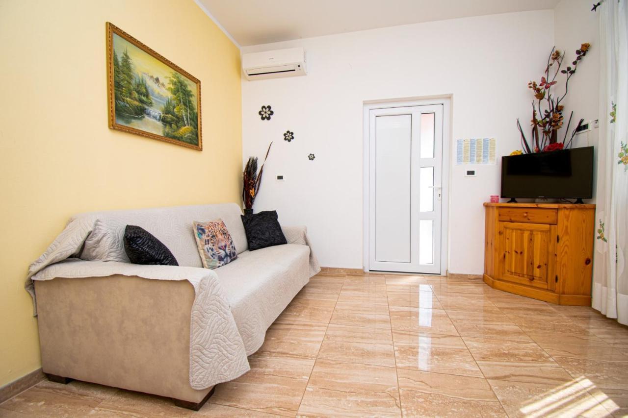 Apartments With Pool In Pula,Croatia Dış mekan fotoğraf